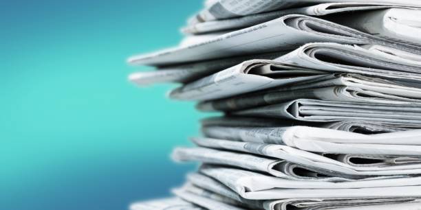 detal. - newspaper the media recycling stack zdjęcia i obrazy z banku zdjęć