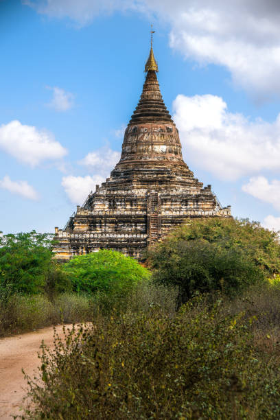 shwesandaw pagoda - myanmar bagan temple ayeyarwady river imagens e fotografias de stock