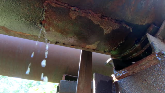 Pipe leakage under strong
