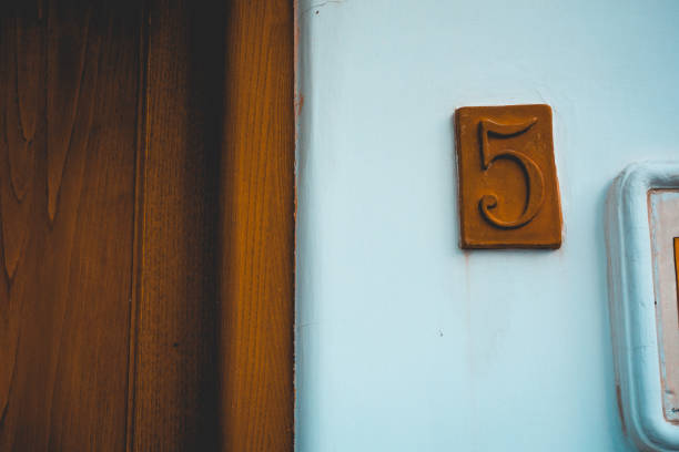 istock brown number 5 sign on white house 1169419730