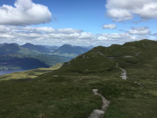 ben lomond footpath, uk - loch lomond loch ben lomond scotland imagens e fotografias de stock