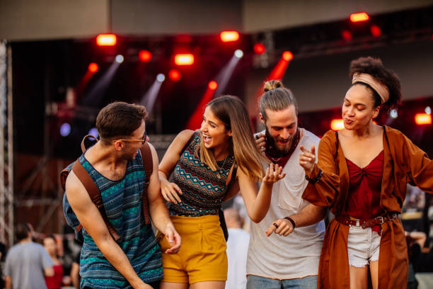 istock Do you hear the song? 1169428205