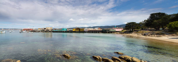 モントレー湾 - monterey bay ストックフォトと画像