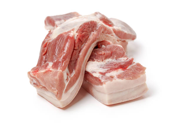 흰색 배경에 돼지 고기 배 - bacon isolated portion pork 뉴스 사진 이미지