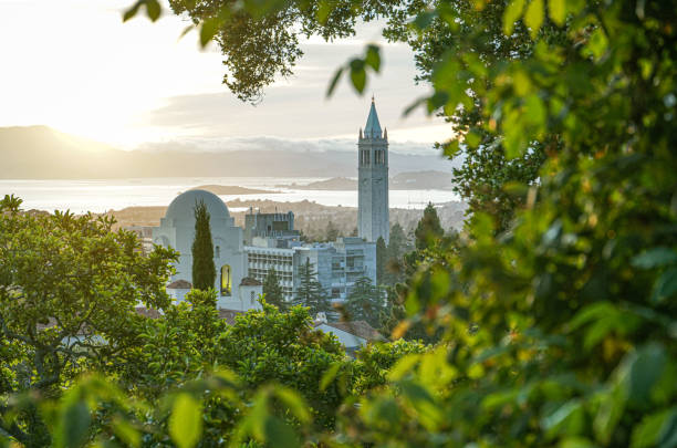 berkeley skyline wih sather tower - campanile immagine foto e immagini stock