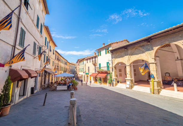 montalcino (toscane, italie) - montalcino photos et images de collection