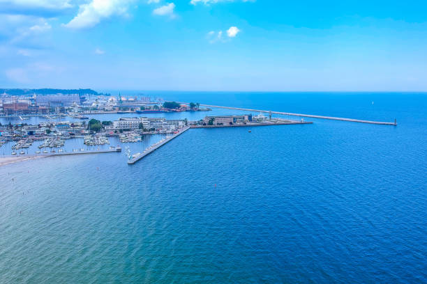 istock Boulevard at Baltic Sea in Gdynia 1169526200