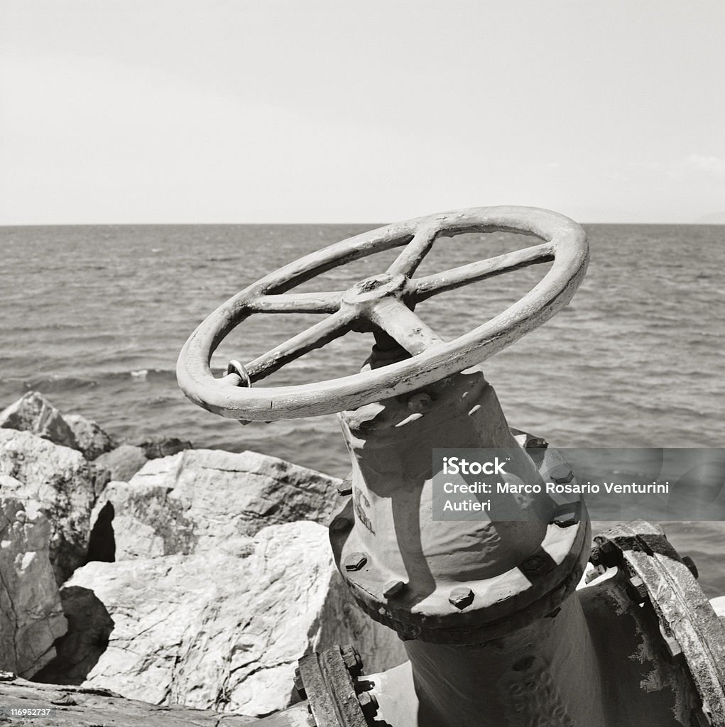 Großen Klappe an einem Duktus auf das Meer - Lizenzfrei Erdgas Stock-Foto