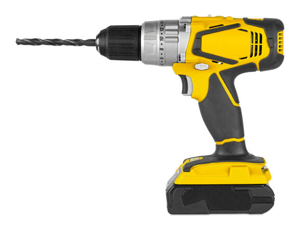 amarillo inalámbrico destornillador electrónico taladro herramienta de mano aislado backgroun blanco. concepto de hobby de construcción de la industria diy - drill fotografías e imágenes de stock