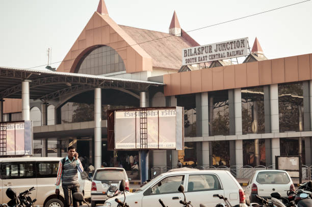 estação de comboio de bilaspur junction, estado indiano de chhattisgarh, distrito de bilaspur, india - architecture asia asian culture bangalore - fotografias e filmes do acervo