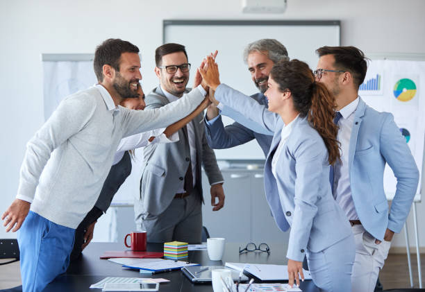 teamwork im business meeting office-konferenzteam - business businessman cheerful happiness stock-fotos und bilder