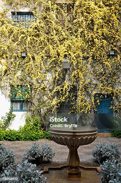 Terrasse Mit Springbrunnen Stockfoto und mehr Bilder von Andalusien - Andalusien, Architektur, Außenaufnahme von Gebäuden