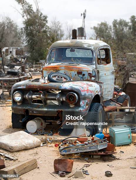 Centro Di Demolizione Pickup - Fotografie stock e altre immagini di Abbandonato - Abbandonato, Ambientazione esterna, Aperto a ventaglio