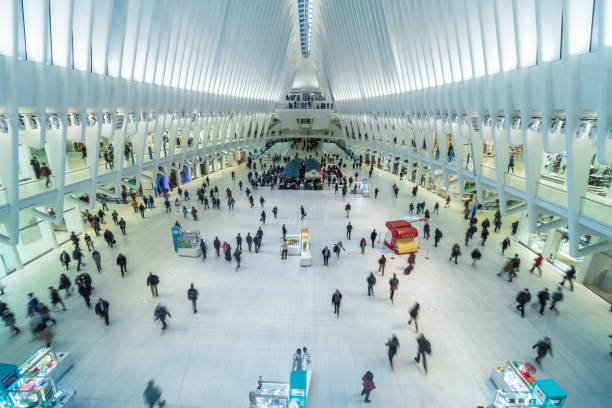 2019년 4월 2일, 세계 무역 센터 역 또는 path에서 걷는 정의되지 않은 승객 및 관광객. 미드타운 맨해튼, 뉴욕. 미국" - york pennsylvania 뉴스 사진 이미지