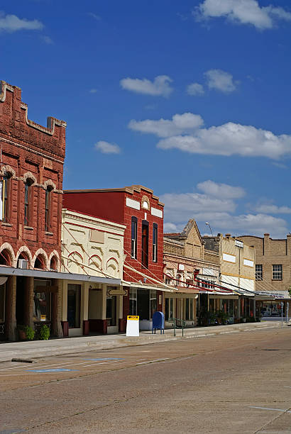 小さなテキサスタウン - city street street small business store ストックフォトと画像