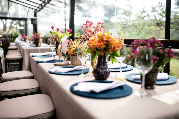 beautiful wedding reception venue - restaurant banquet table wedding reception imagens e fotografias de stock