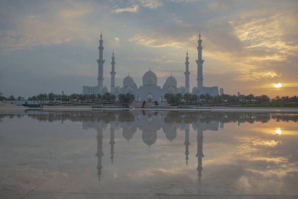 istock Axial view of the Great Mosque with reflection, Abu Dhabi, UAE 1169628018
