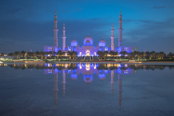 istock Axial view of the Great Mosque with reflection, Abu Dhabi, UAE 1169628025