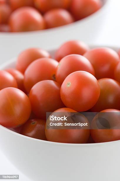 Photo libre de droit de Tomates Cerises banque d'images et plus d'images libres de droit de Aliment - Aliment, Aliment cru, Blanc