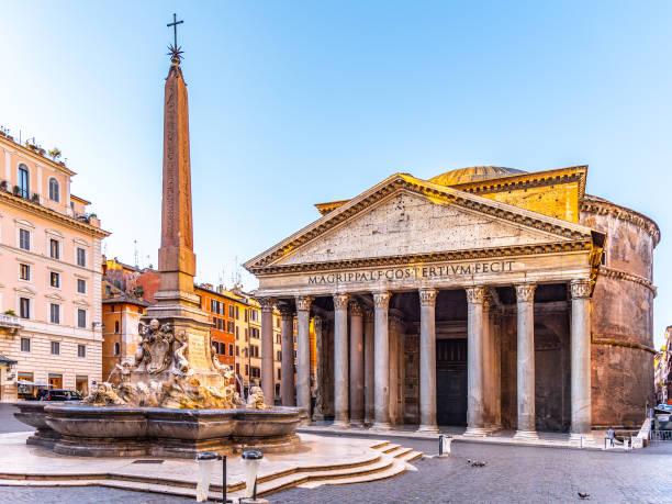 panteón y fontana del panteón con obelisco monumental en piazza della rotonda, roma, italia - ancient rome rome fountain pantheon rome fotografías e imágenes de stock