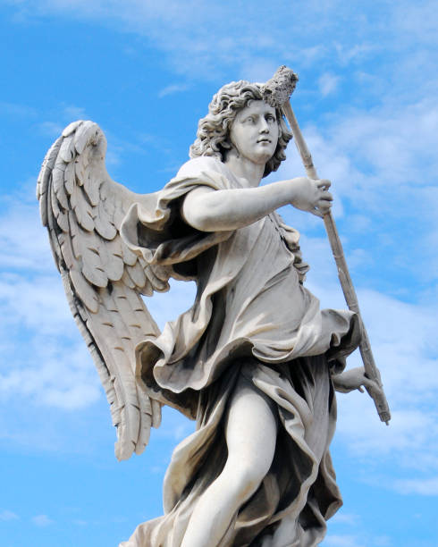 angel with the sponge - roman statue angel rome imagens e fotografias de stock