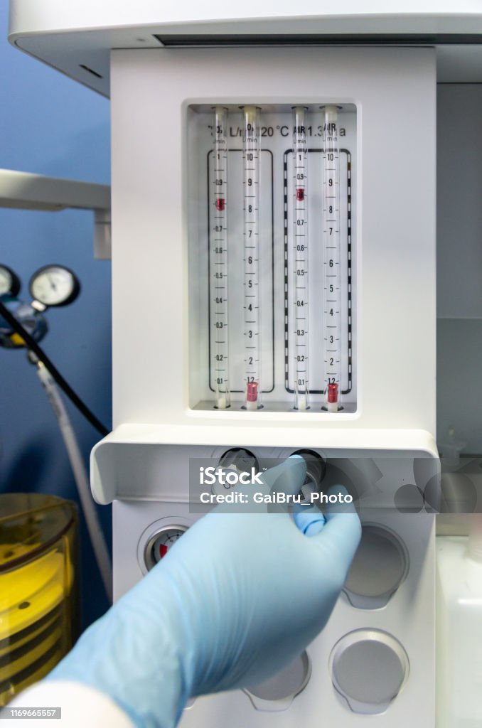 O2 Valve Anesthesia Machine Oxygen Anesthesia Machine Stock Photo - Download Image Now - Gas ...