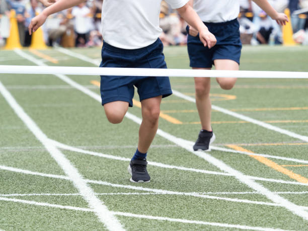 giornata sportiva delle scuole elementari - fitness goal foto e immagini stock