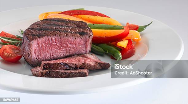 Steak Stockfoto und mehr Bilder von Paprika - Scharfe Schoten - Paprika - Scharfe Schoten, Steak, Blutig