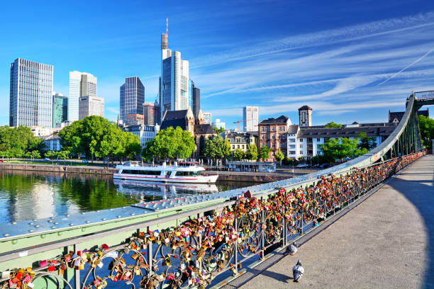 istock Iron Bridge in Frankfurt 1169702892