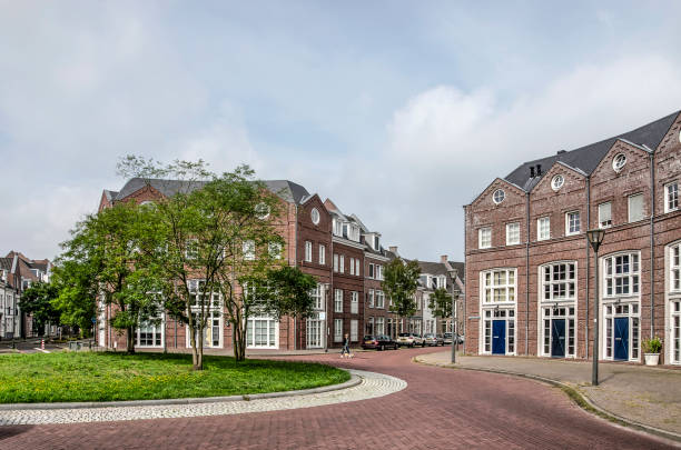 Roundabout in postmodern neighbourhood Helmond, The Netherlands, August 16, 2019: roundabout surrounded by neoclassicist housing in postmodern neighbourhood Brandevoort new urbanism stock pictures, royalty-free photos & images