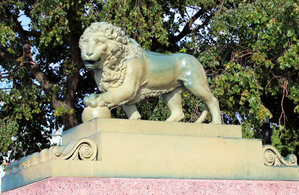istock Statue of a lying lion 1169712371