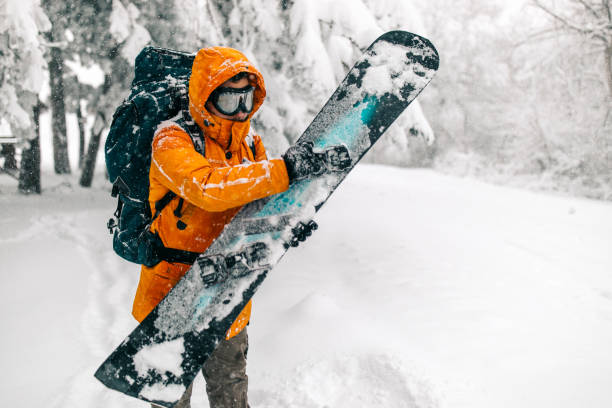 istock Man exploring mountain, choosing track for snowboarding 1169715269