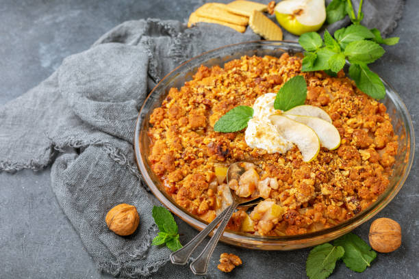 Summer pear pie with crumbs.