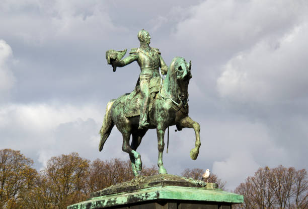 istock Statue Willem II in The Hague 1169741338