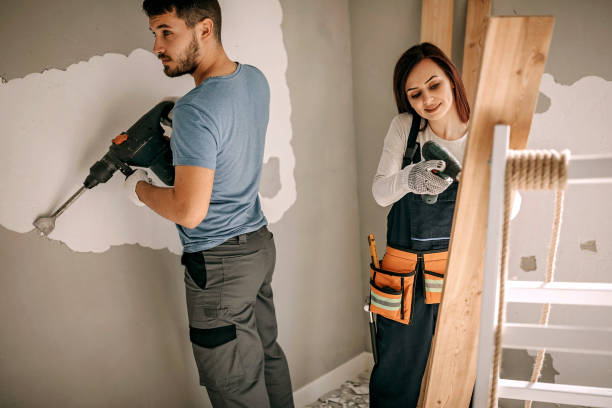 istock Couple renovating apartment 1169743904