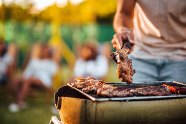 야외에서 바베큐를 만들고, 클로즈업, 복사 공간. - barbecue grill focus outdoors horizontal 뉴스 사진 이미지
