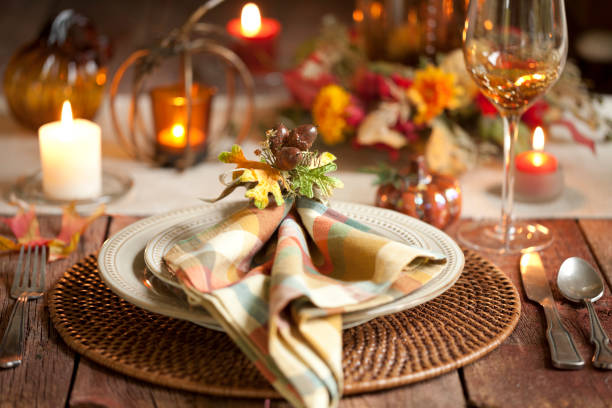 pranzo del ringraziamento - thanksgiving table setting autumn foto e immagini stock
