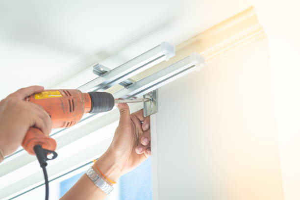 istock Screw the screws to install the curtains by professional technicians 1169771303