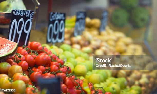 Foto de Barraca De Mercado e mais fotos de stock de Consumismo - Consumismo, Etiqueta de Preço, Supermercado