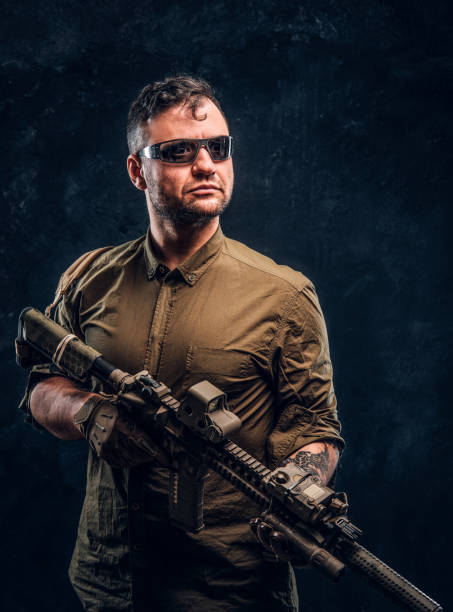 Fjord College Rond en rond Portrait Of A Stylish Man Wearing Shirt Sunglasses Holding Assault Rifle  And Looking Sideways Stock Photo - Download Image Now - iStock
