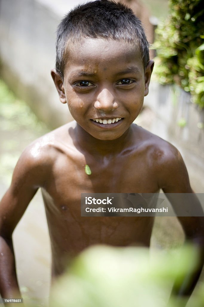 Image saisie sur le vif portrait d'une joyeuse indiens ruraux garçon - Photo de 8-9 ans libre de droits