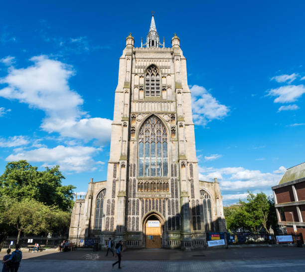 st. peter mancroft kirche in norwich - door church norwich blue stock-fotos und bilder