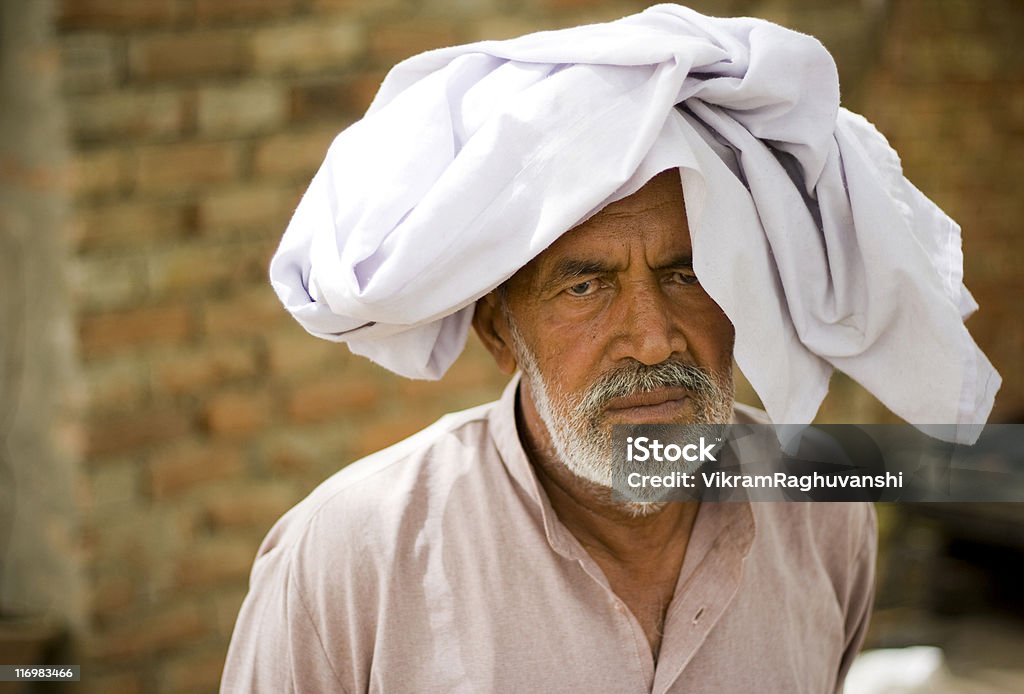 Один из сельских Индийский человек в лето - Стоковые фото 70-79 лет роялти-фри