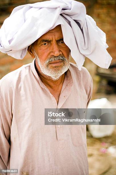 1 つのインドを網羅する老人男性夏にし頭 - 1人のストックフォトや画像を多数ご用意 - 1人, 70代, 80代