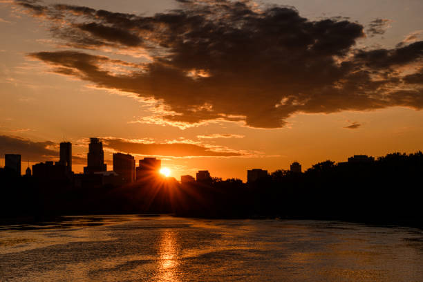 istock Minneapolis Skyline and Mississippi River at Sunset 1169837473