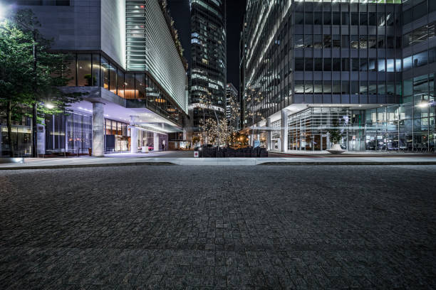 istock inner city road,vancouver 1169871726