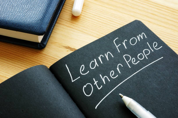 istock Learn from other people sign in the note. Learning motivation. 1169888403
