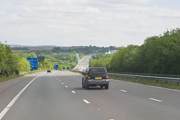 Motorway in Wales with Welsh/English signage.
