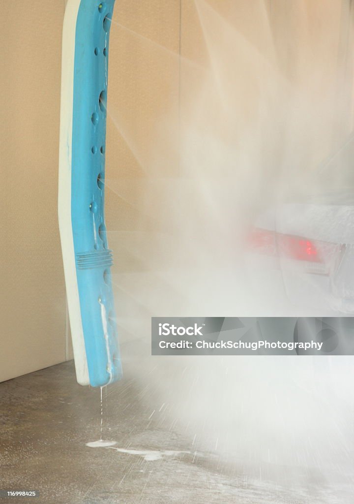 Lavado del automóvil jabón Atomizador de agua luz trasera - Foto de stock de Actividad libre de derechos