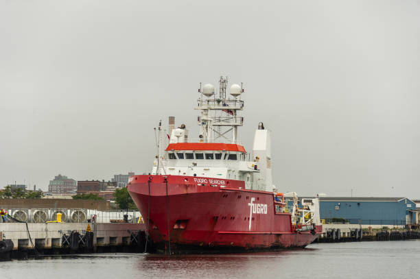 statek badawczy fugro searcher dokujący w marine commerce terminal - searcher zdjęcia i obrazy z banku zdjęć